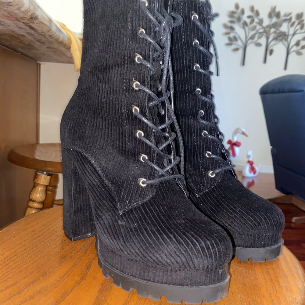 Black ankle boots with heel